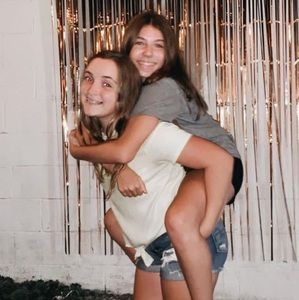 Meet your Posher, Avery